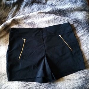 Thalia sodi zipper detail Shorts.